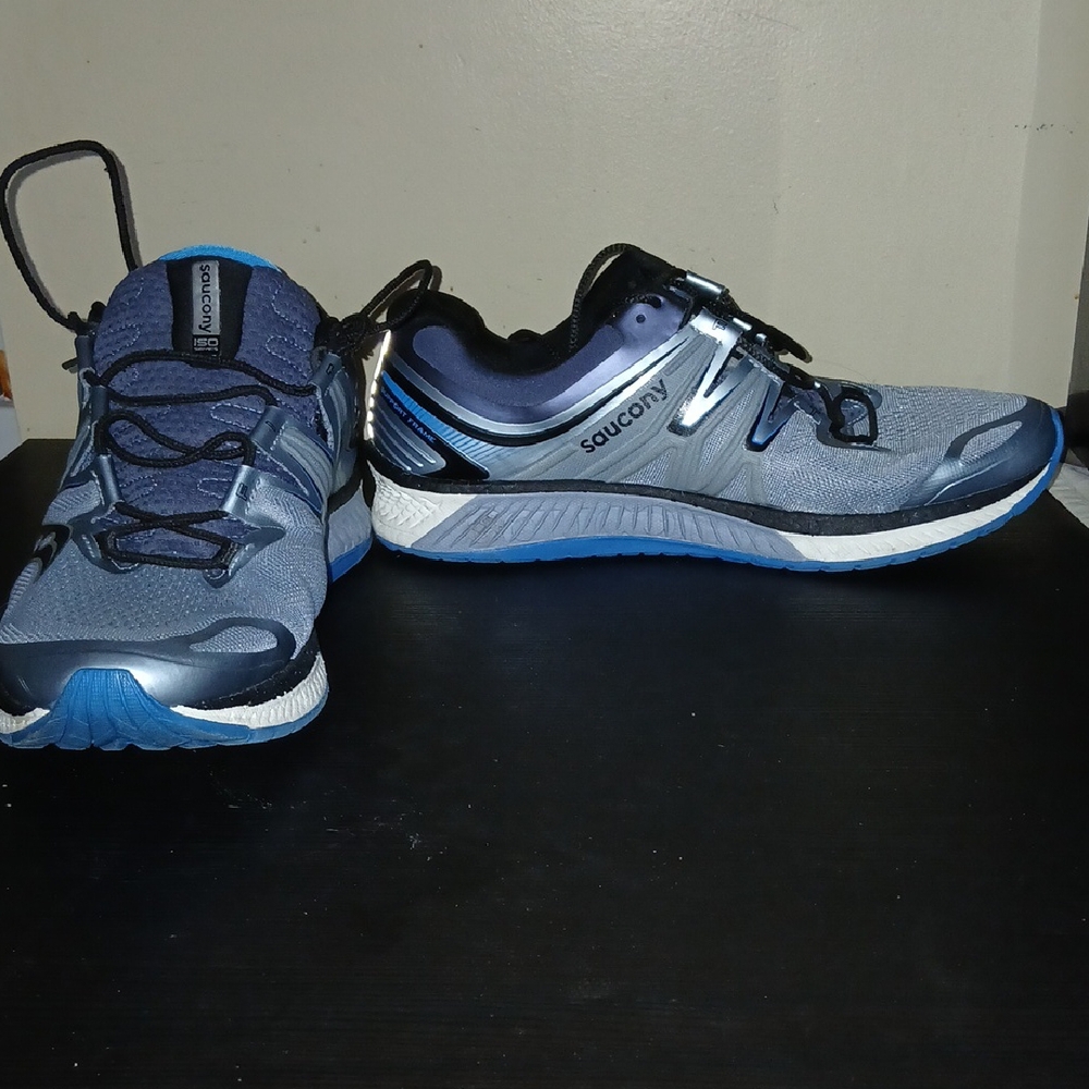 Saucony Men's Black and Blue Athletic Shoes 11.5W In Very Good Shape. Little Use